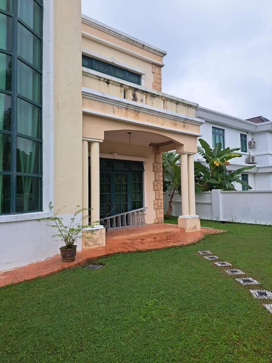 Villa Shamir Сепанг Екстериор снимка
